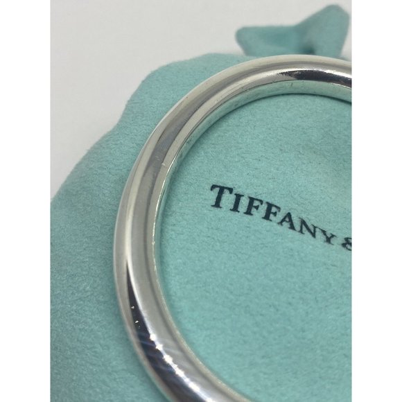 SOLD!!!! Tiffany & Co. Round Tube Oval Classic Bangle Brace 7 1/4” Pouch - Picture 2 of 8